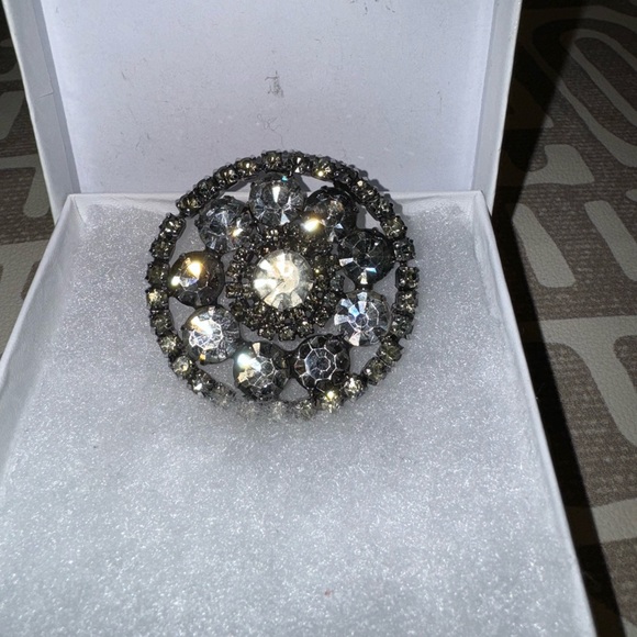 Kramer of New York vintage brooch, silver/rhinestones, good clasp - Picture 3 of 3